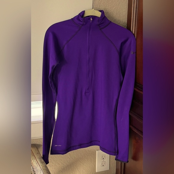 *NEW* - Women's NIKE Pro Dry-Fit Hyperwarm Top (Small) - Picture 4 of 9